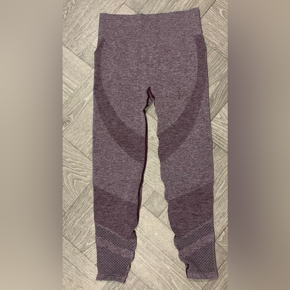 Victorias Secret PINK seamless leggings size medium color purple